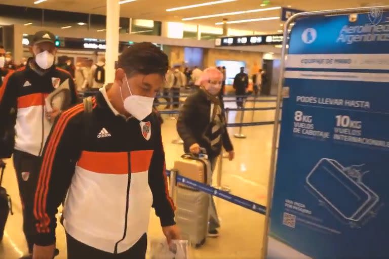 Marcelo Gallardo en Ezeiza, el día de la partida de River rumbo a Orlando. En principio, las restricciones a los vuelos no iban a afectar a River, pero la situación cambió