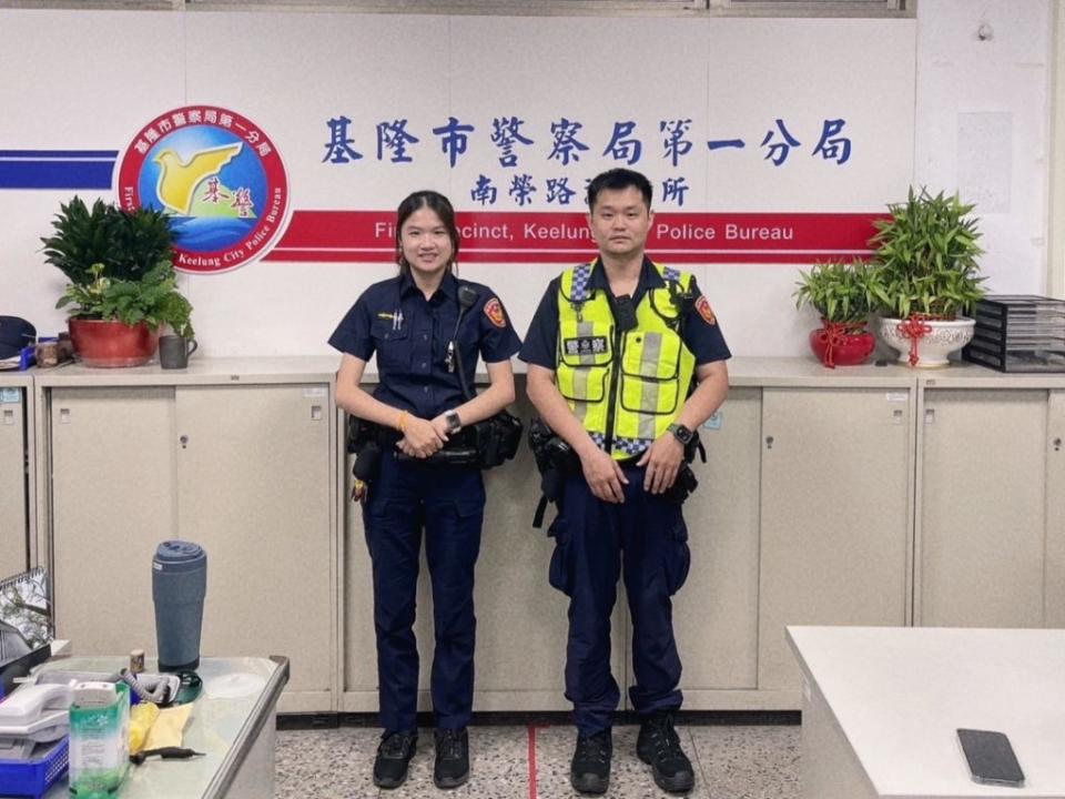 基隆市警察局第一分局南榮路派出所警員陳昱軒、鍾永泰。(記者宋紹誠翻攝)