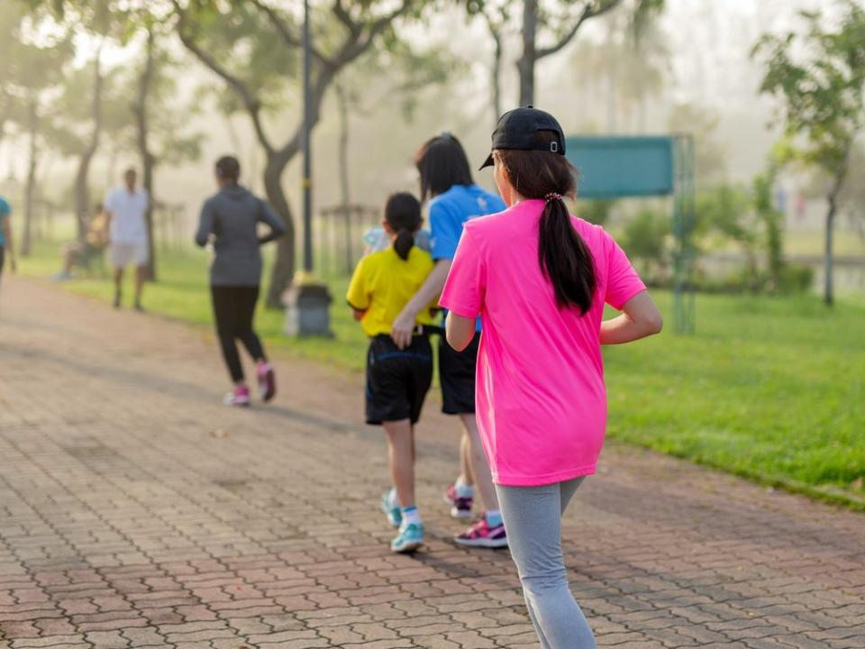 Langsames Laufen, oder Slow Jogging, ist besonders effektiv und gelenkschonend. ) (Bild: Bignai/Shutterstock.com)