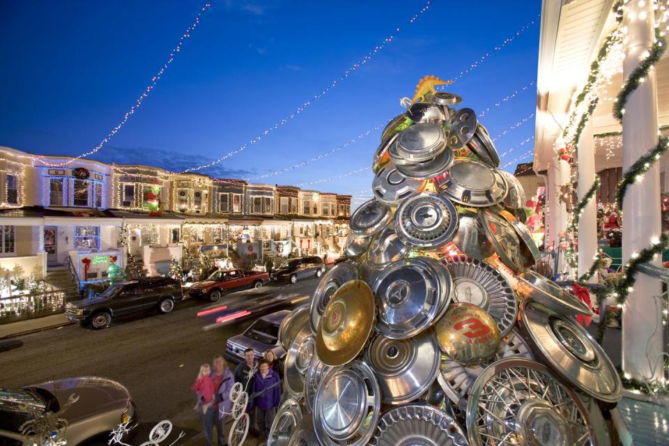 Maryland: The 34th Street Hubcap Tree