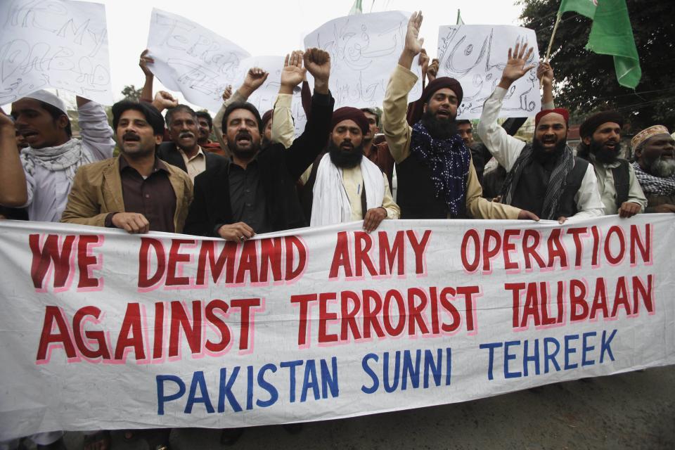 Supporters of Pakistan's religious political party Sunni Tehreek shout slogans as they demand a military operation against Taliban, in Pakistan's northwest, during a protest rally in Lahore February 28, 2014. REUTERS/Mohsin Raza (PAKISTAN - Tags: POLITICS CIVIL UNREST RELIGION MILITARY)