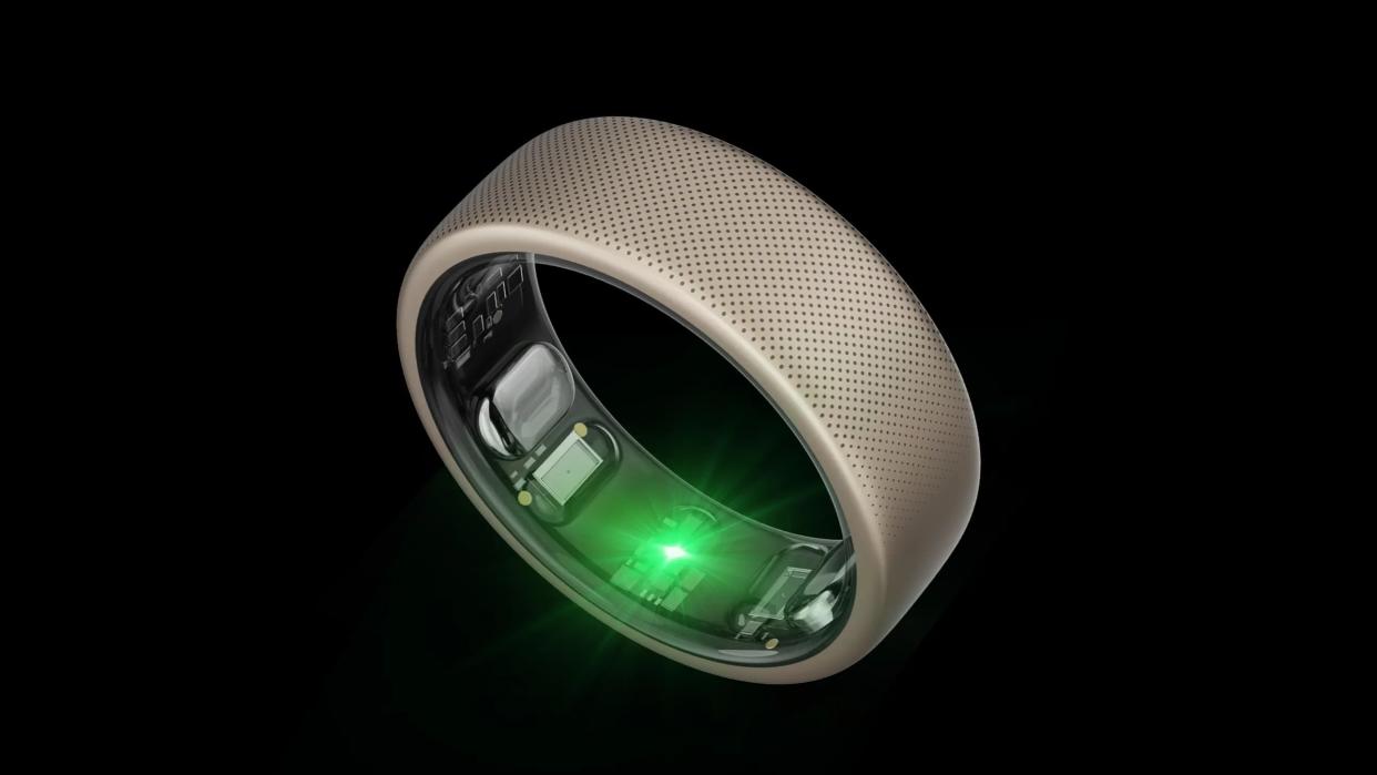  The Amazfit Helio Ring with a sensor lit up. 