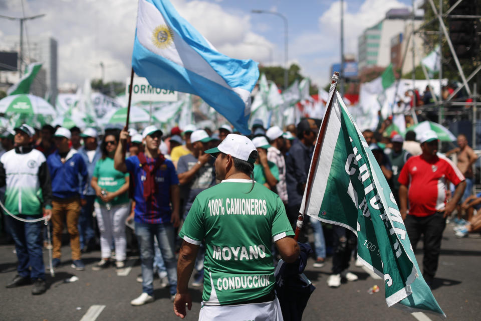 FOTOS: Tensión social en Argentina por protestas contra Macri