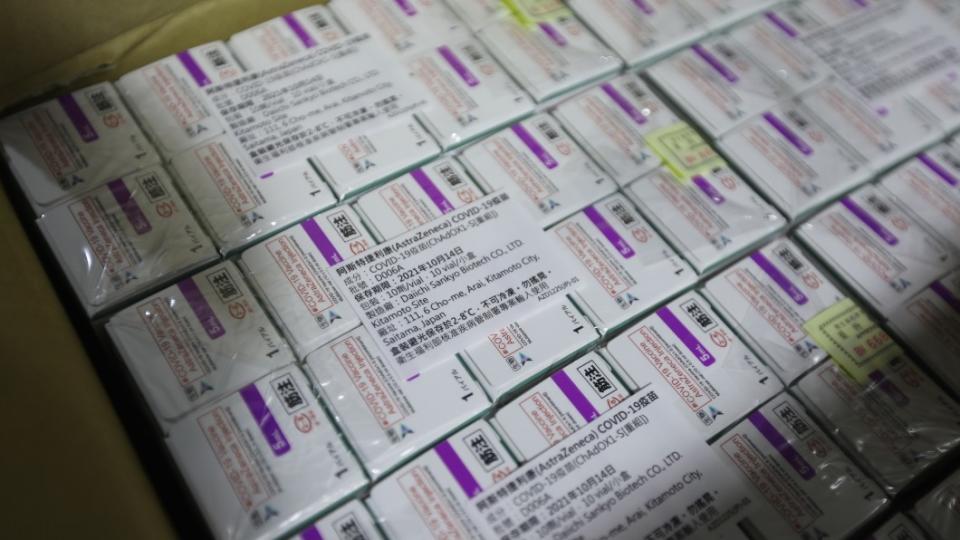 日本捐贈的AZ疫苗昨晚開始陸續配發至各縣市。（圖／高雄市衛生局提供）