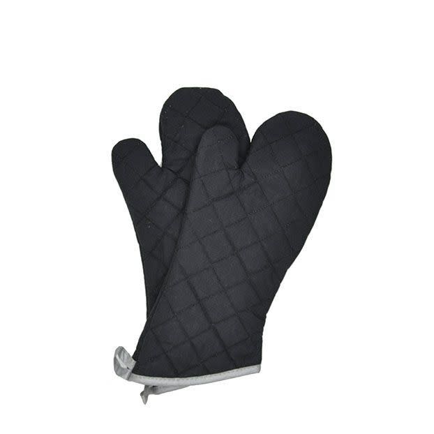 4) Nouvelle Legende Flame Retardant Quilted Oven Mitts