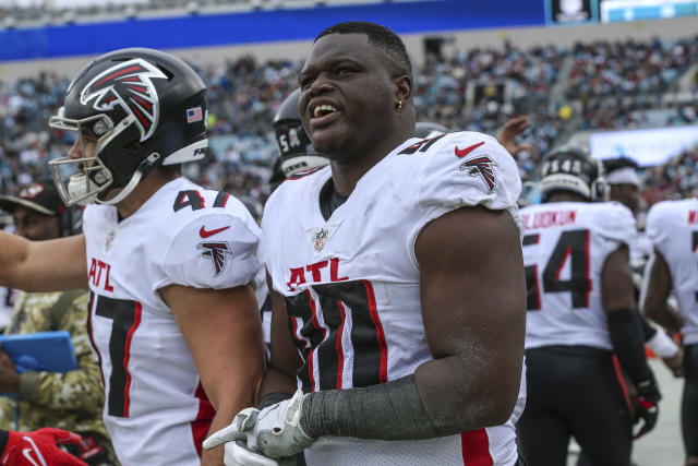 Falcons' Marlon Davidson gets a THICC SIX touchdown against Tom Brady