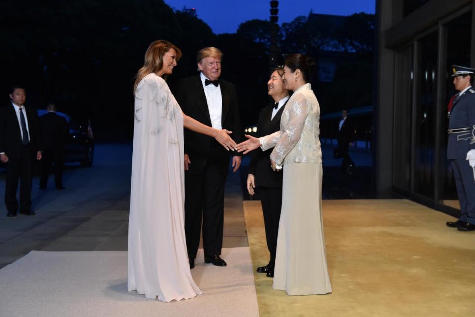 Former US president Donald Trump (2nd L) and Melania are greeted by emperor Naruhito (C) and empress Masako (R) upon their arrival at the Imperial Palace for a state banquet on May 27, 2019, in Tokyo (Kazuhiro Nogi / Getty Images)