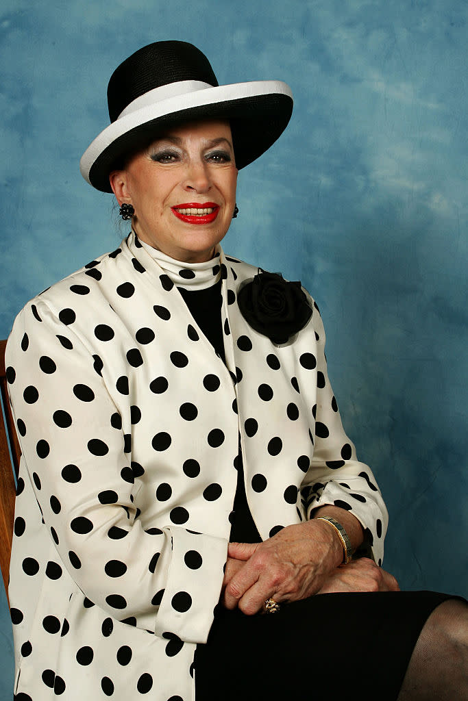 Geneviève de Fontenay, chapeau bas