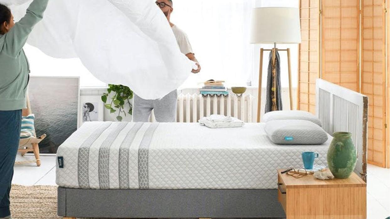 Save up to $700 on select Leesa mattresses and get two free pillows with purchases.