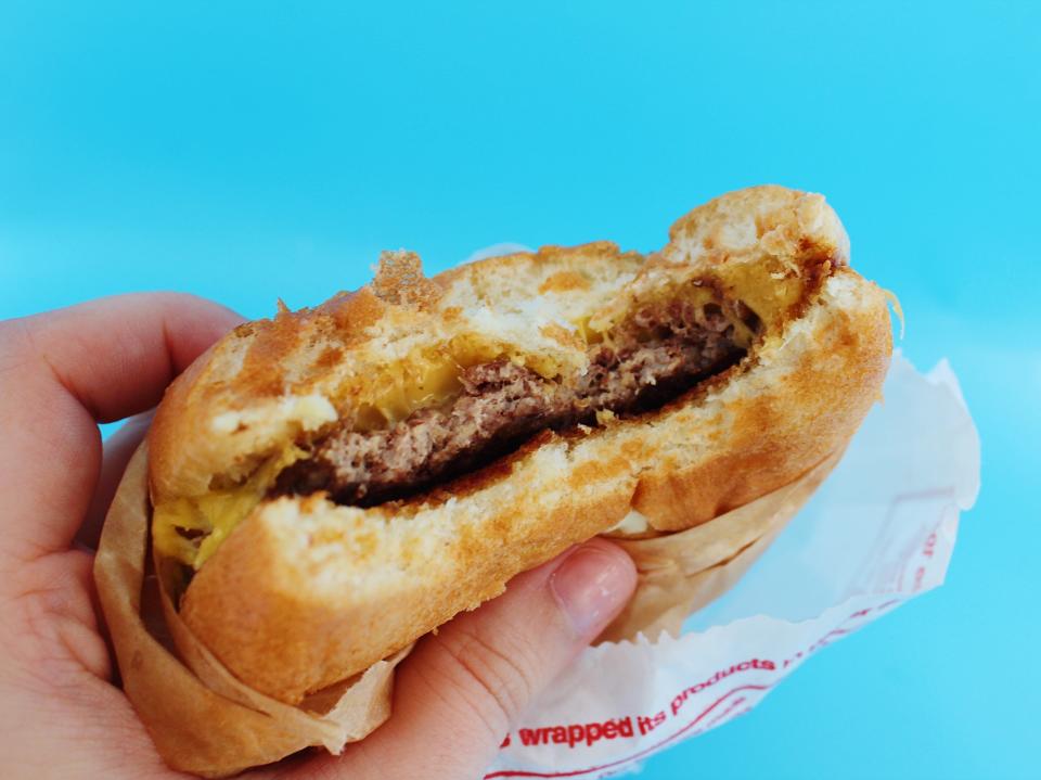 in n out cheeseburger