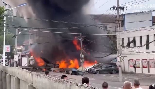 中國湖北墜機爆炸。（圖／翻攝自襄陽人的襄陽事兒微博）