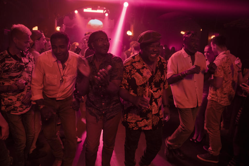 En esta imagen proporcionada por Netflix, segundo de izquierda a derecha, Norm Lewis, Clarke Peters Isiah Whitlock Jr., y Delroy Lindo en una escena de "Da 5 Bloods" nombrada entre las 10 películas del año por The American Film Institute. (David Lee/Netflix via AP)