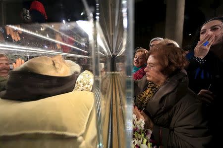 Faithful surround the exhumed body of the mystic saint Padre Pio in the Catholic church of San Lorenzo fuori le Mura in Rome, February 3, 2016. REUTERS/Yara Nardi