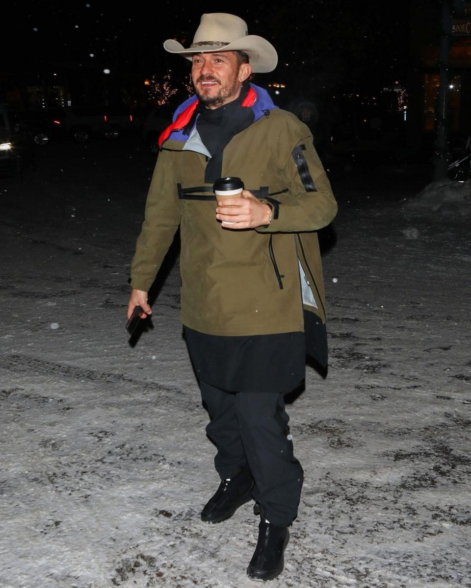 We're calling this Orlando Bloom #BigFitoftheday Après-Ski Freak chic.