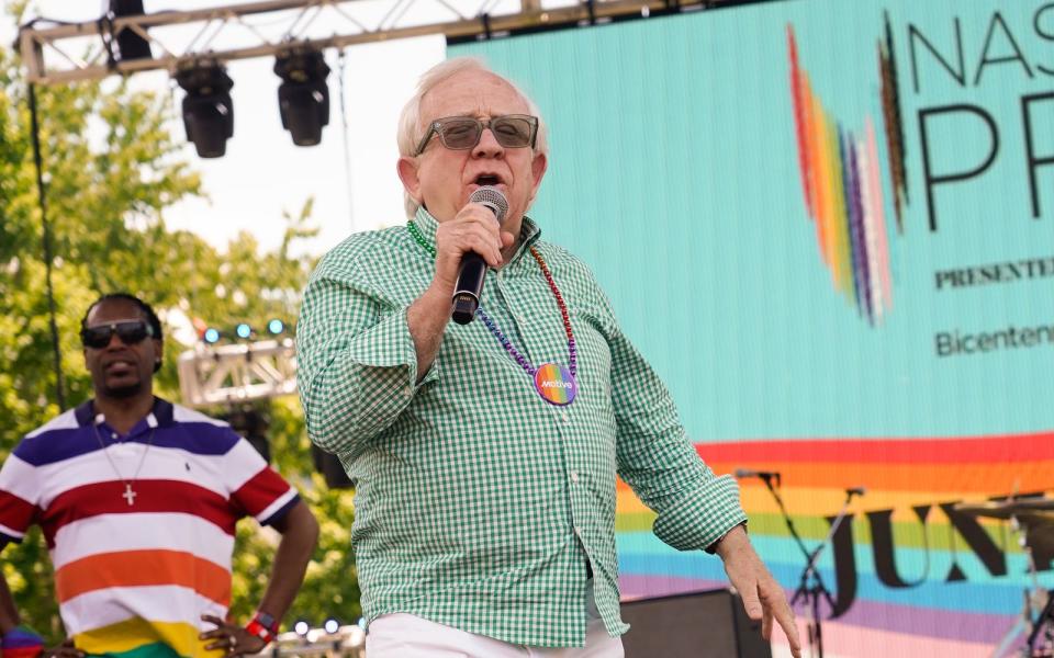 Hollywood-Star und Instagram-Ikone Leslie Jordan (67) engagierte sich für die LGBTQIA+-Community und stand offen zu seiner Homosexualität. Er bleibt den Menschen als Frohnatur in Erinnerung, immer ein Lächeln und einen guten Spruch auf den Lippen. Vertraute des Schauspielers bekunden ihr Beileid auf Social Media... (Bild: 2022 Getty Images/Mickey Bernal)