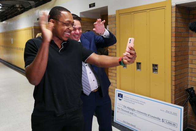 Jcps Surprises Seniors With Big Scholarship Checks See Their Reactions