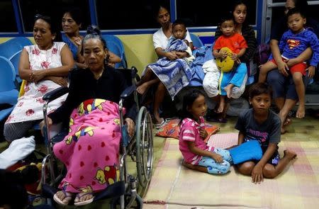 Residents who evacuated their homes due to Typhoon Haima take shelter at an evacuation centre in San Fernando, la Union in northern Philippines, October 19, 2016. REUTERS/Erik De Castro