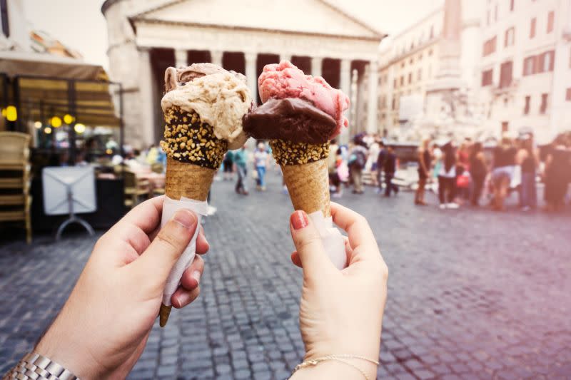 Roma es la ciudad número 1 para los gourmets gastronómicos de TripAdvisor. Ya sea para probar el cacio e pepe preparado junto a la mesa, o para comerse una heladería entera de una tacada, Roma está llena de pequeñas razones para volver en forma de bocados deliciosos. (burakkarademir a través Getty Images)