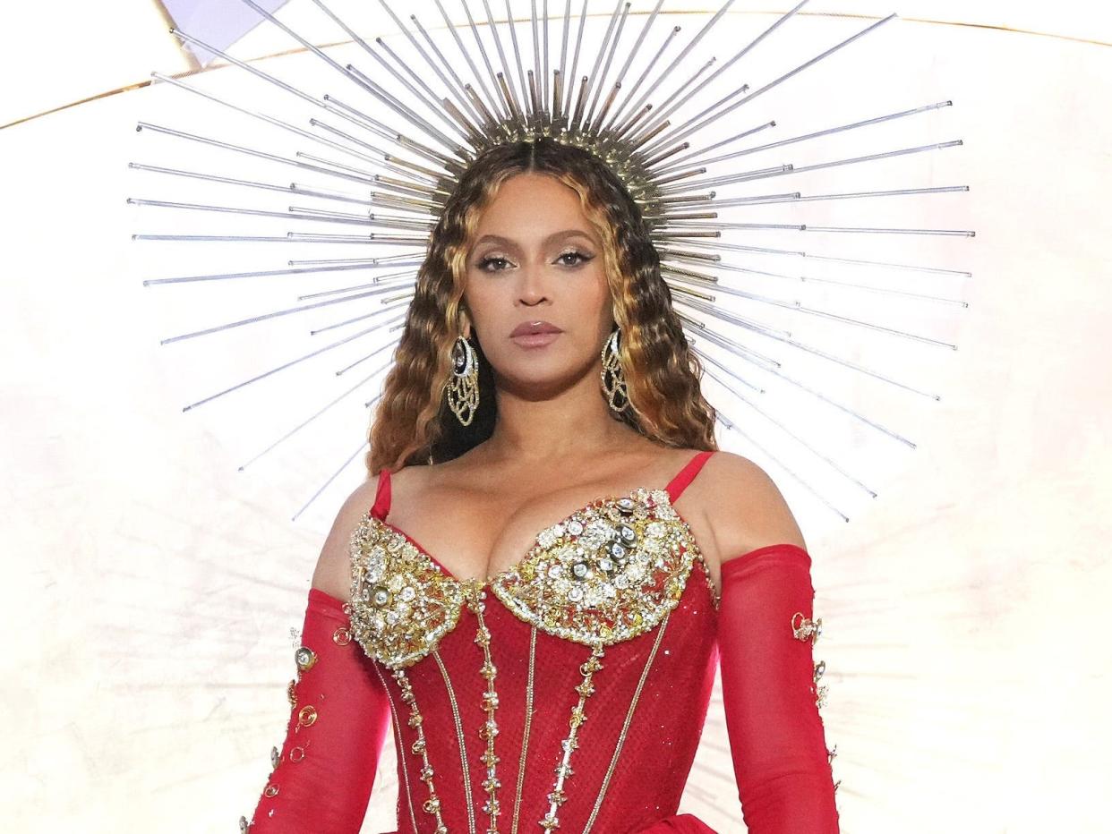 Beyoncé performs on stage headlining the Grand Reveal of Dubai's newest luxury hotel, Atlantis The Royal on January 21, 2023