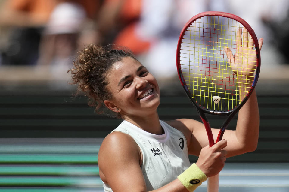 Italy's Jasmine Paolini celebrates as she won the quarterfinal match of the French Open tennis tournament against Kazakhstan's Elena Rybakina at the Roland Garros stadium in Paris, Wednesday, June 5, 2024. (AP Photo/Christophe Ena)