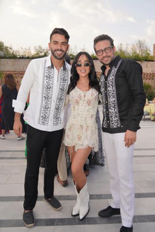 <p>Kike Flores/ @kikeflorescreator</p> Manelyk Gonzalez en la boda de Carlos Adyan