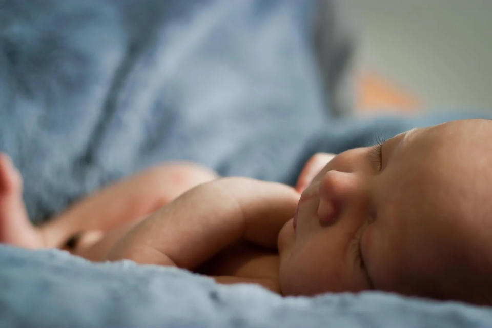 <strong>三個月以下的寶寶發燒，出現嚴重疾病的可能性比較高，因此住院的機率也很高。（示意圖／pixabay）</strong>