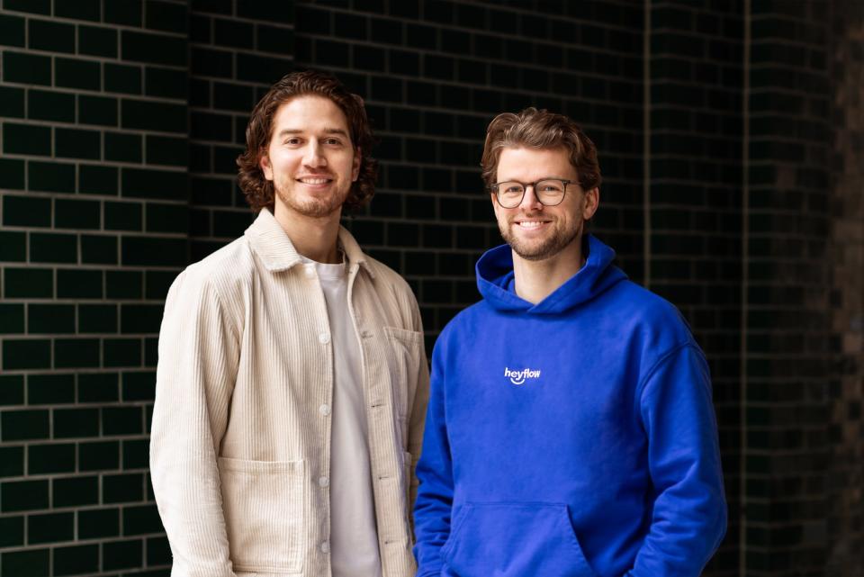 Die Gründer von Heyflow Amir Bohnenkamp und Dustin Jaacks (v.l.) bauen ihr Startup in Hamburg auf - Copyright: Heyflow