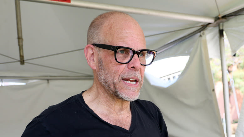 Alton Brown headshot