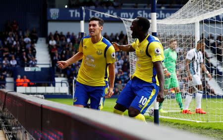 Britain Soccer Football - West Bromwich Albion v Everton - Premier League - The Hawthorns - 20/8/16 Everton's Gareth Barry celebrates scoring their second goal with Romelu Lukaku Action Images via Reuters / Jason Cairnduff