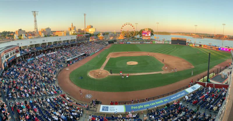 ▲被稱為是世界最危險球場的Modern Woodman Ballpark 。（圖／Quad Cities River Bandits FB)