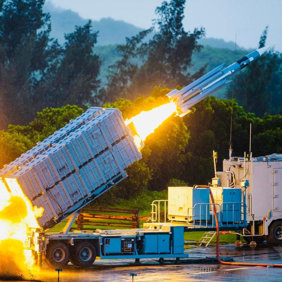 圖為現役雄三反艦飛彈，以機動發射車射擊。（圖/資料照，國防部提供）