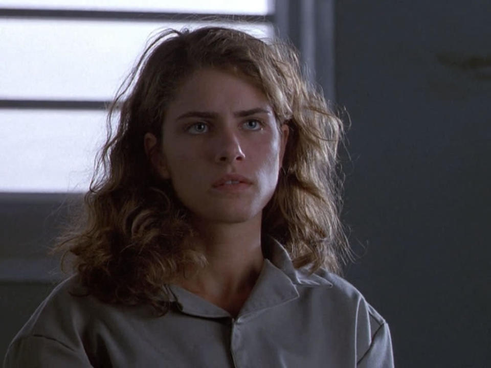 Amanda Peet ’95 – Hot Pursuit