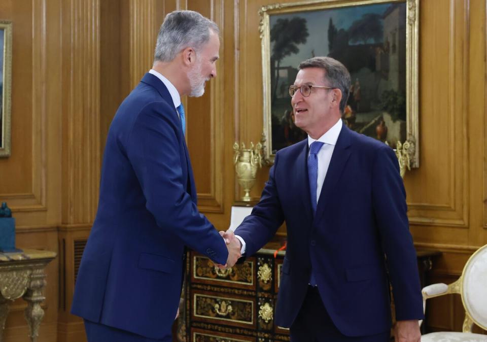 西班牙國王菲利佩六世(King Felipe VI)22日接見人民黨黨魁費霍(Alberto Nunez Feijoo)。 (圖:@CasaReal)