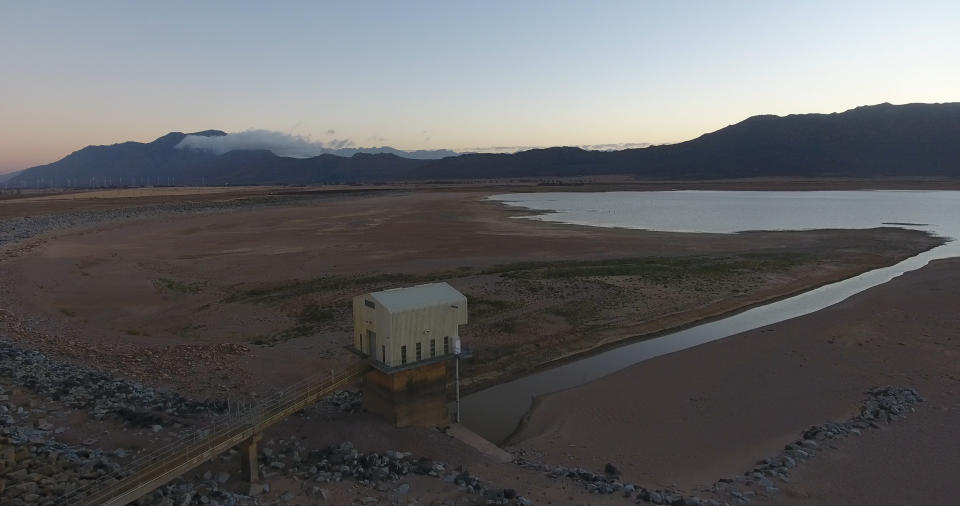 Cape Town's Vo&euml;lvlei Dam at only 18.5 percent capacity on Jan. 25, 2018. (Photo: Morgana Wingard via Getty Images)