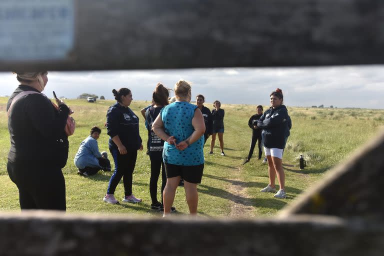 Militantes del MTE de Grabois en la toma de un terreno ubicado entre Mar del Plata y Miramar