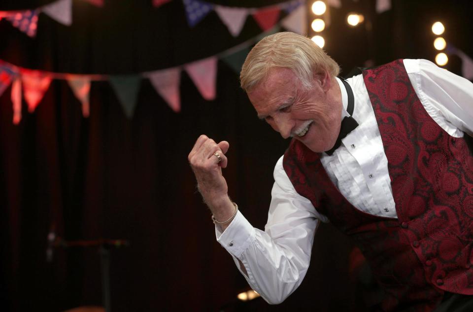 Bruce Forsyth dead: The veteran entertainer was the oldest person to perform at Glastonbury