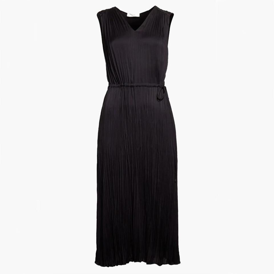 <p><a href="https://go.redirectingat.com?id=74968X1596630&url=https%3A%2F%2Fwww.nordstrom.com%2Fs%2Fpleated-v-neck-drawstring-dress%2F7424539%3Forigin%3Dcategory-personalizedsort%26breadcrumb%3DHome%252FAnniversary%2BSale%252FWomen%26color%3D001&sref=https%3A%2F%2Fwww.harpersbazaar.com%2Ffashion%2Ftrends%2Fg44479060%2Fnordstrom-anniversary-sale-editors-deals-2023%2F" rel="nofollow noopener" target="_blank" data-ylk="slk:Shop Now;elm:context_link;itc:0;sec:content-canvas" class="link ">Shop Now</a></p><p>Pleated V-Neck Drawstring Dress</p><p>$269.99</p><p>nordstrom.com</p>