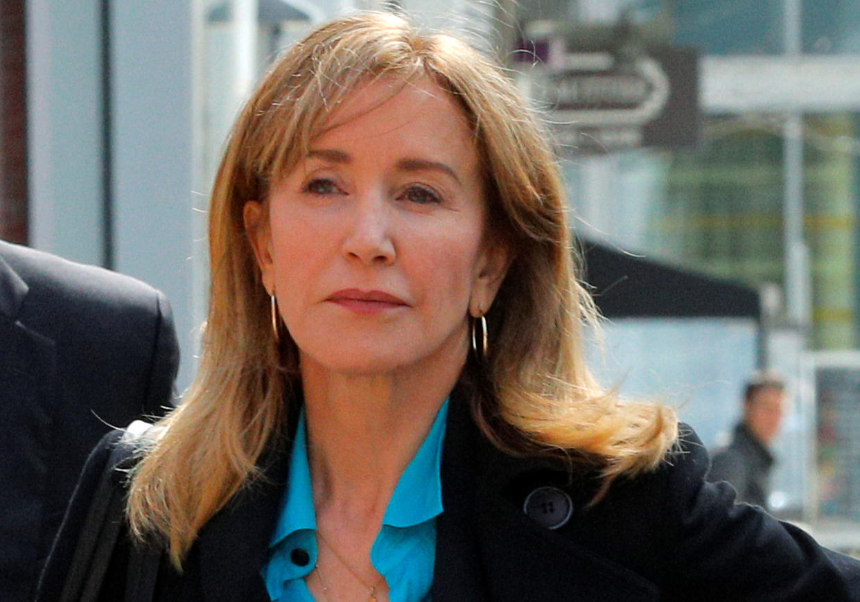 Actor Felicity Huffman, facing charges in a nationwide college admissions cheating scheme, enters federal court in Boston, Massachusetts, U.S., April 3, 2019.  REUTERS/Brian Snyder