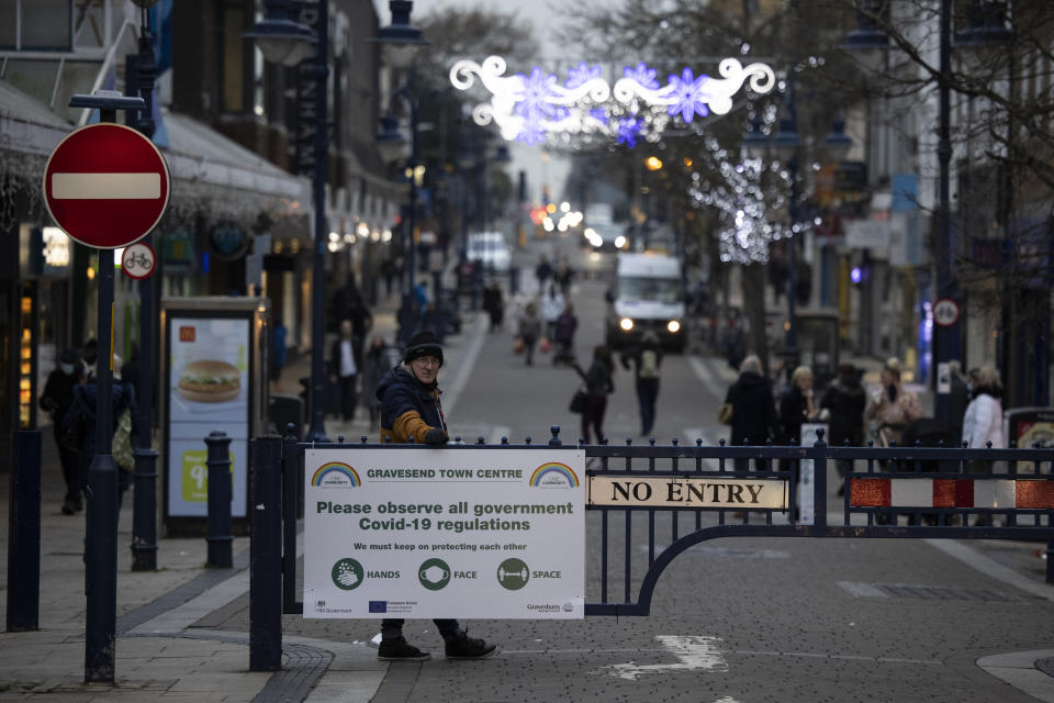 GRAVESEND - NOVEMBER 27: Quiet streets as residents and businesses prepare to move into a tier three lockdown on November 27, 2020 in Gravesend, United Kingdom. The UK Government announced a new tier system for England once the second coronavirus lockdown comes to an end on Wednesday 2nd December. Much of the country will be placed into Tier 2 which means the "rule of six" applies and pubs and bars can only operate as restaurants. Hospitality venues can only serve alcohol with substantial meals. Public attendance at spectator sport and business events can resume inside and outside, subject to social contact rules. The Isle of Wight and Cornwall will be placed in tier one being the lowest risk areas and much of the North and North East of England in tier three which has the strictest restrictions. (Photo by Dan Kitwood/Getty Images)