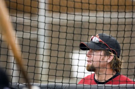 Jeff Bagwell watches batting practice during spring training baseball workouts in Kissimmee, Florida February 26, 2007. REUTERS/Scott Audette