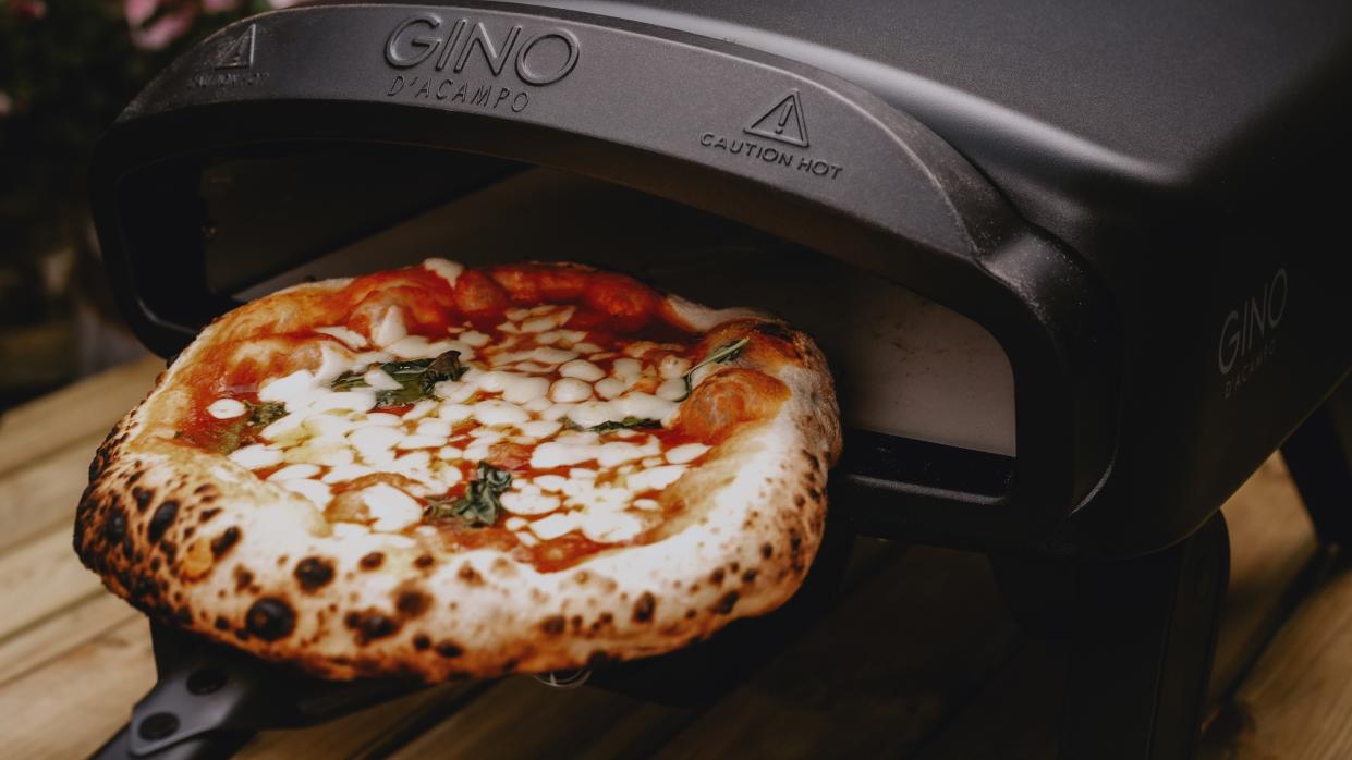  Gino D’Acampo Pizza Oven lifestyle. 