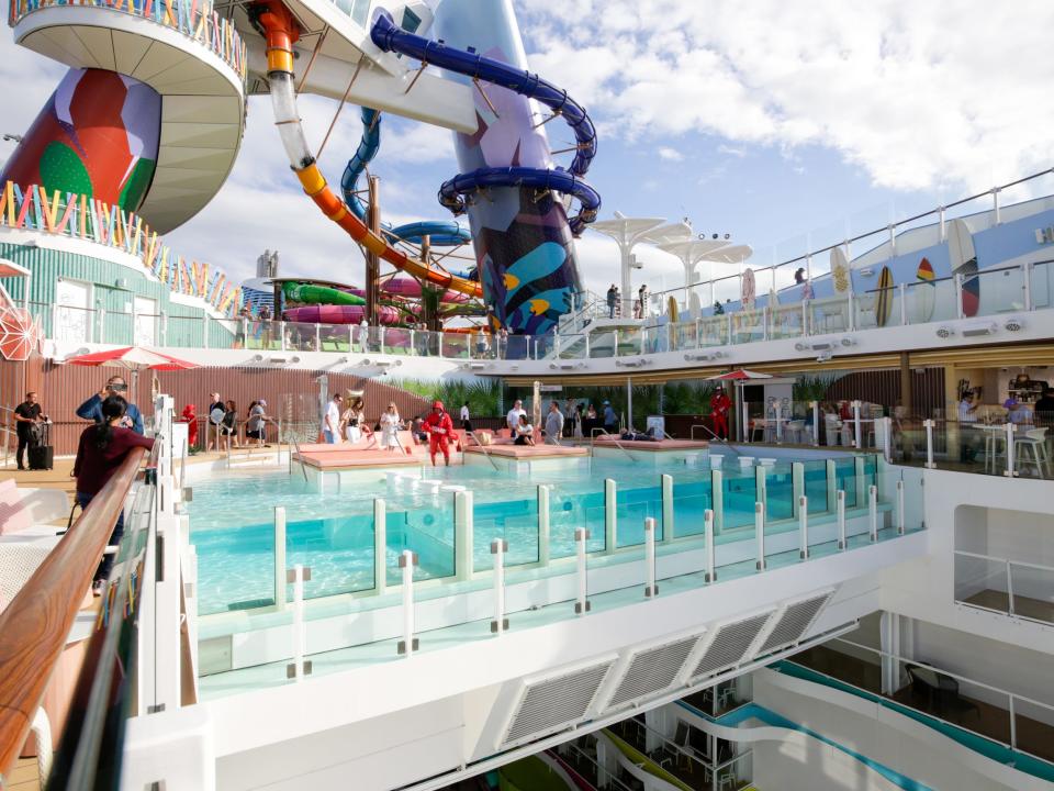 infinity pool on Royal Caribbean Icon of the Seas