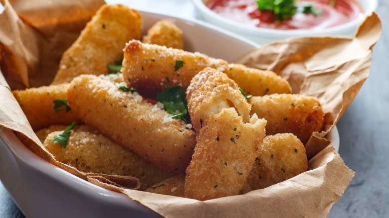 Mozzarella sticks with marinara sauce