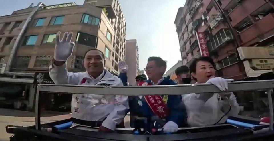 台中市長盧秀燕陪同侯友宜及立委候選人黃健豪車隊掃街。   圖：翻攝侯友宜YT頻道