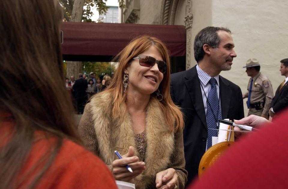 Actress Linda Hamilton signs autographs in front of the Sutter Club after luncheon in honor of Gov. Arnold Schwarzenegger on Nov. 17, 2003 after his inauguration. Hamilton starred with Schwarzenegger in “The Terminator” and its sequel.