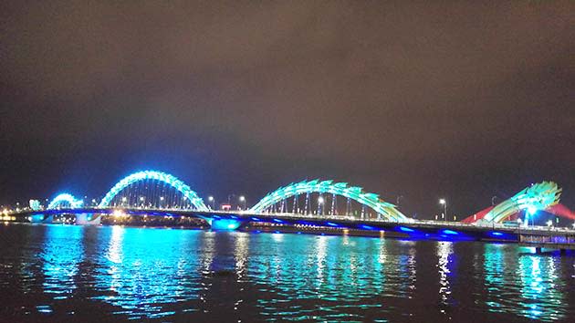 Dragon-Bridge-over-the-Han-River-in-Danang-3