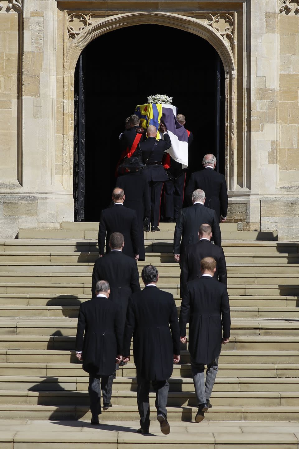 <p>Members of the royal family enter the chapel. </p>