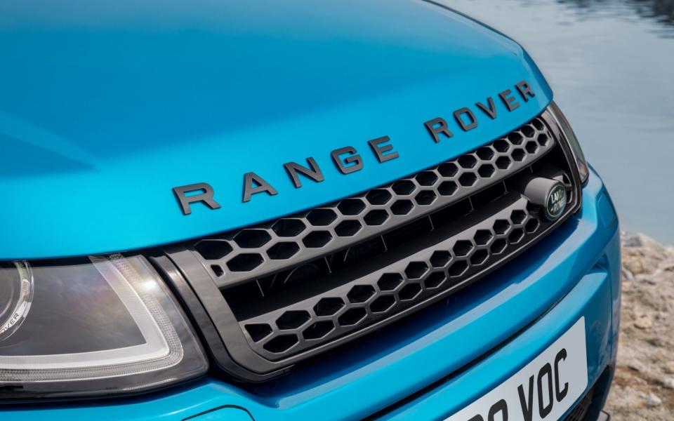 Range Rover Evoque Landmark special edition 2017 - close-up showing Range Rover badge on bonnet