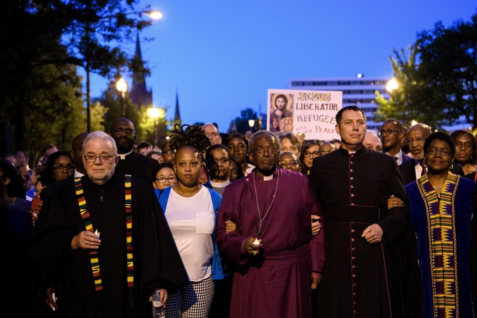 Episcopal Bishop Michael Curry (center) and other Christian leaders head to the White House in the Reclaiming Jesus march on May 24, demonstrating against white nationalism and misogyny. (Photo: BRENDAN SMIALOWSKI via Getty Images)