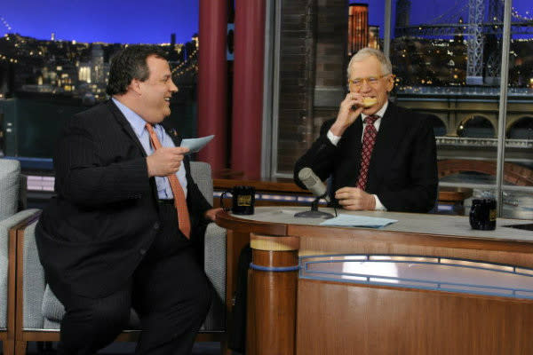 Chris Christie eats doughnut, trades fat jokes with Letterman